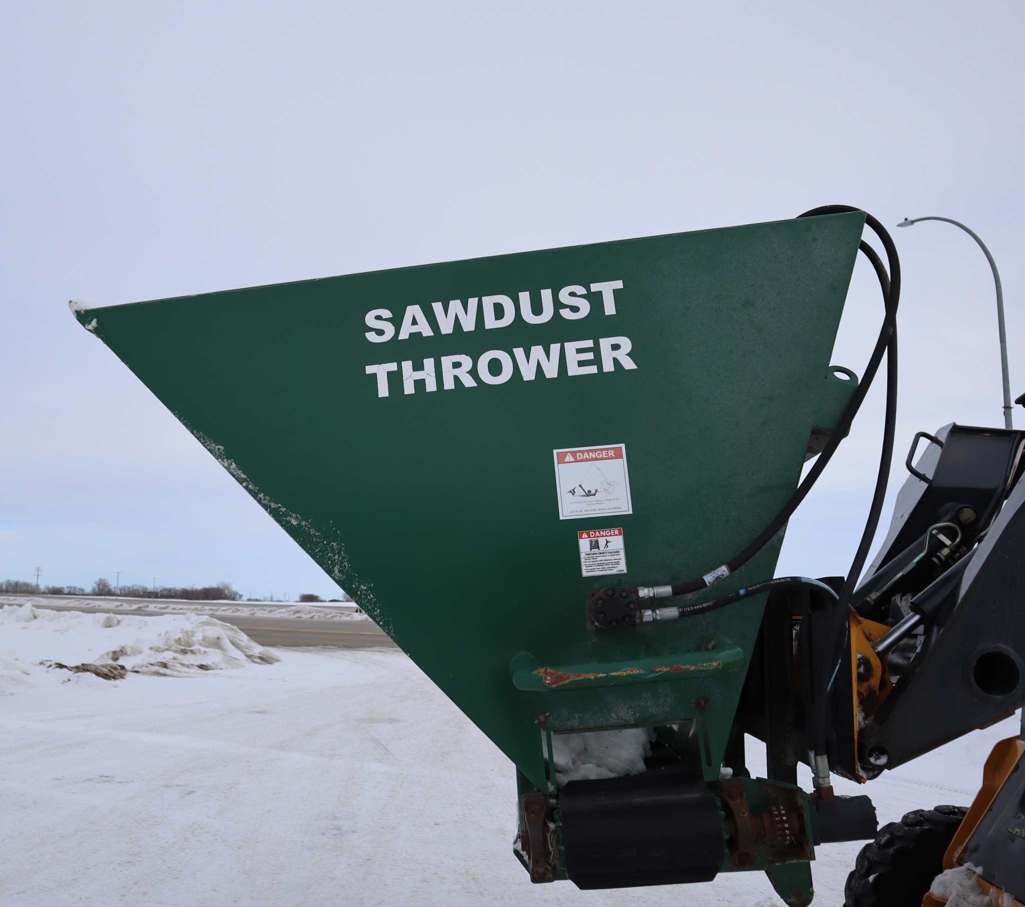sawdust thrower bedding equipment