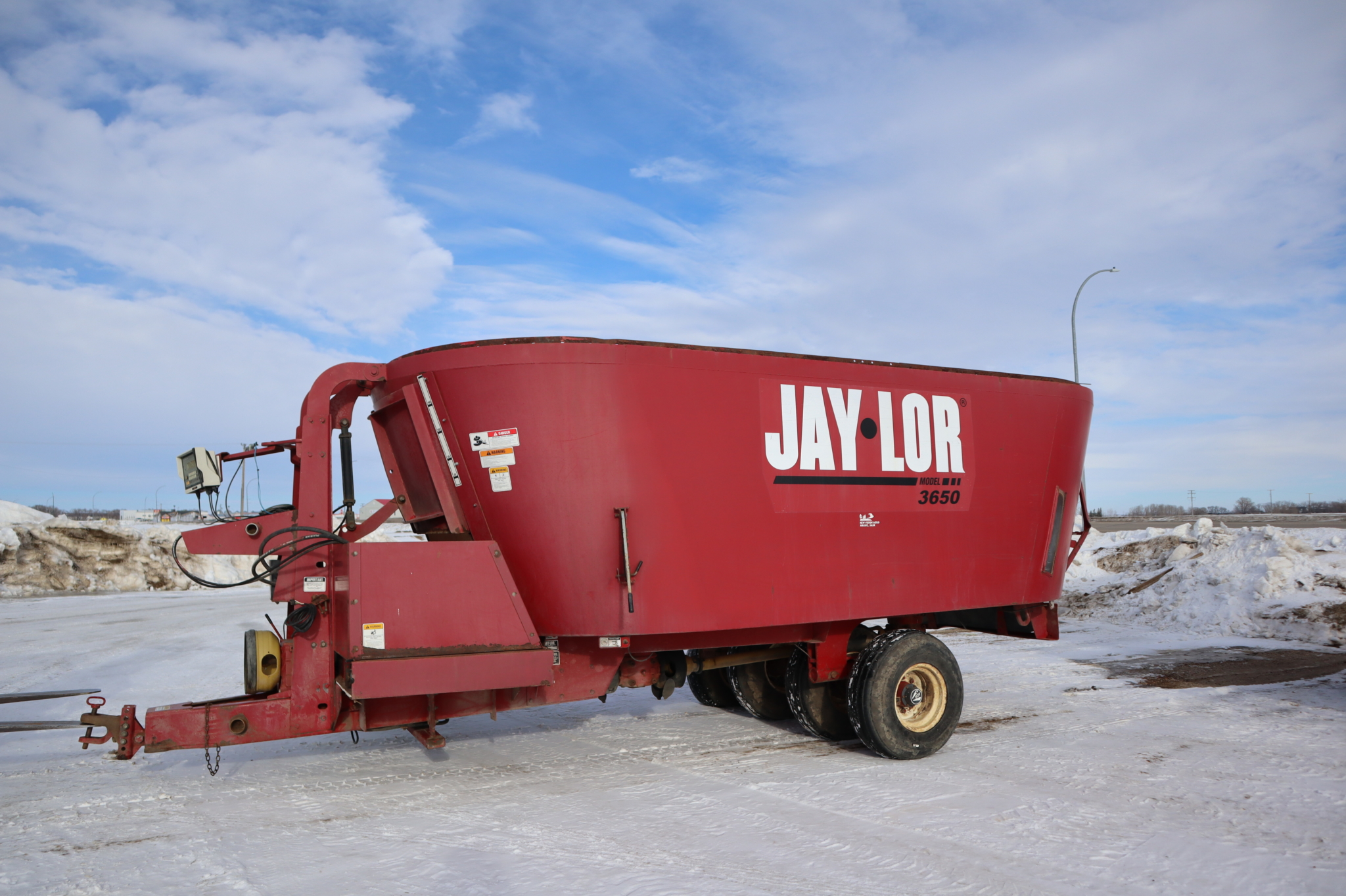Jaylor Feed mix wagon feeding equipment