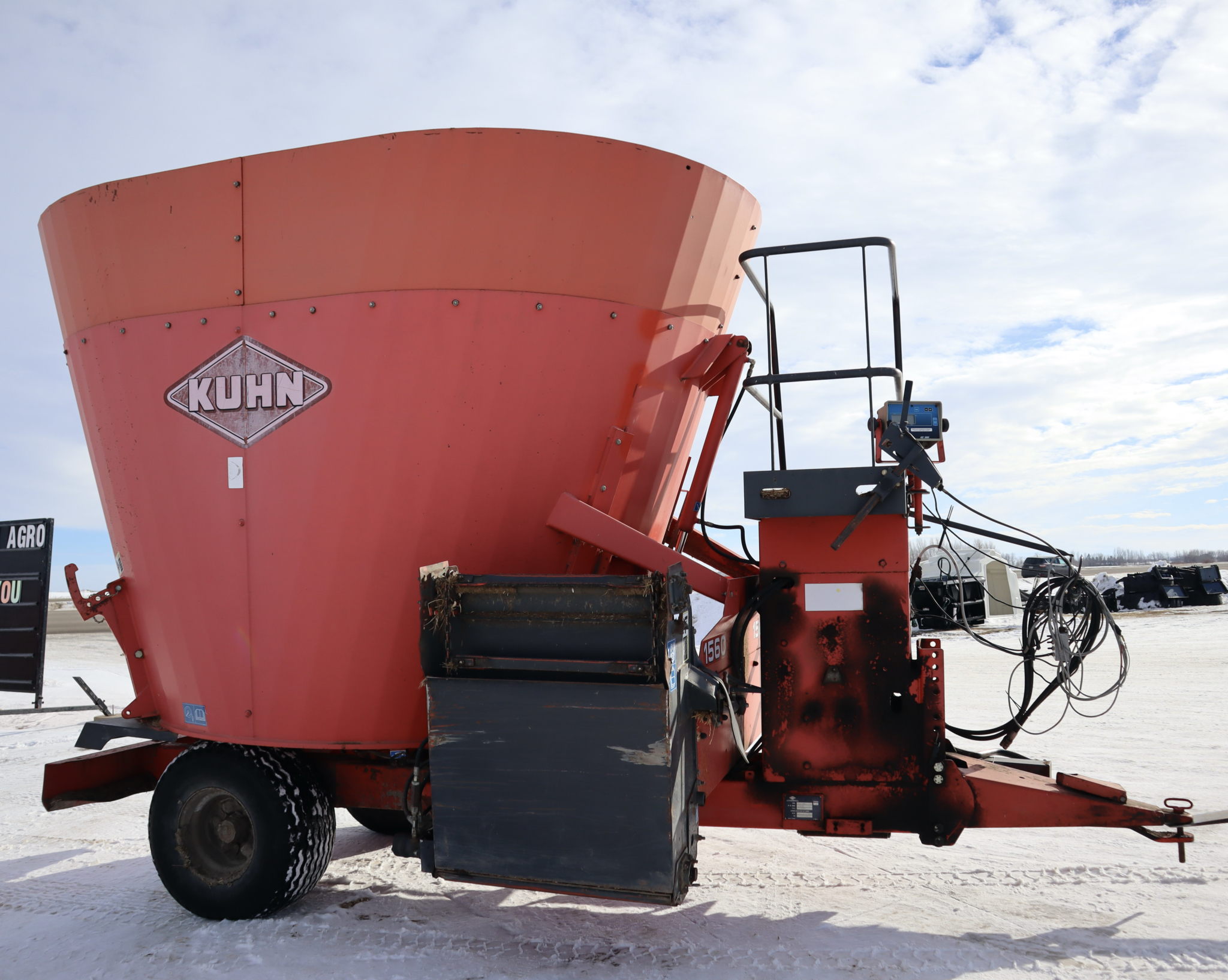 Kuhn feed mix wagon Consignment Equipment