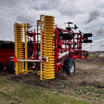Pottinger TERRIA 6040 4 row trailed stubble cultivator